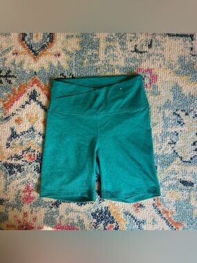 Old Navy Extra High-Waisted CloudComfy Biker Shorts – Teal – Small